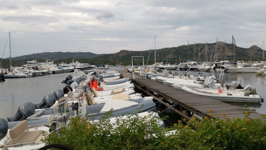 RIB rental cost in Cannigione: Clear rates and great flexibility